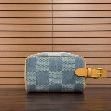 Louis Vuitton M40753  Denim  Toiletries    Size: 23x12x13cm 2025 new 