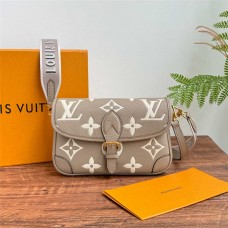 Louis Vuitton M46583 Diane Size: 24 x 15 x 9cm 2025 new 