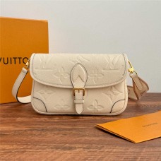 Louis Vuitton M46388 Diane Diane  （cream white  )  23×16×8.5cm 2025 new 
