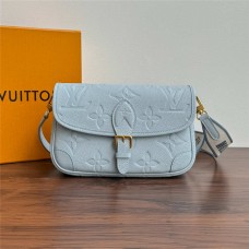 Louis Vuitton M46846 Blue  nano diane（ Haze  Blue ） Size: 23.0×16.0×8.5cm  2025 new 
