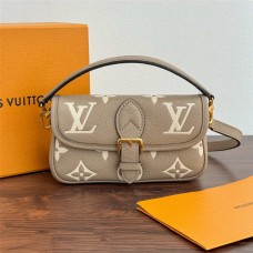 Louis Vuitton M83300 nano new  Diane Size: 19x10.5x6cm 2025 new 