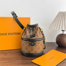 Louis Vuitton M83482  Canoé Size: 14x20.5x14cm 2025 new 
