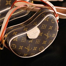 Louis Vuitton M46828 croissant Size: 25 x 15 x 5cm 2025 new 