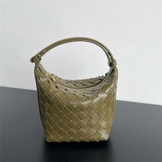 BV Wallace   776781   Size 17x13.5x5.3cm 2025 new 