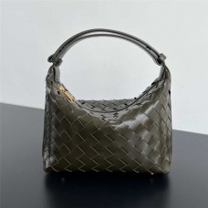 BV Wallace  754443   Size 22x13x9.5cm 2025 new 