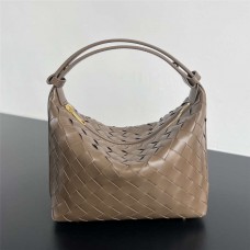 BV Wallace  754443   Size 22x13x9.5cm 2025 new 