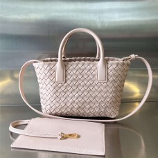 BV Mini Cabat  709464    Size 20x15x12cm  2025 new 