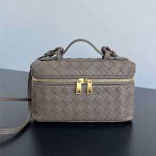 BV Vanity Case 789109   Size 22x12.5x5  2025 new 