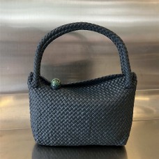 BV Tosca  Size 27x18x8cm 2025 new 