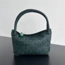 BV Tosca  Size 27x18x8cm 2025 new 
