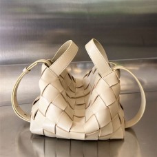BV 755132  Size 22x16x13cm 2025 new 