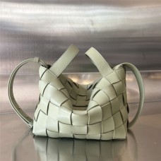 BV 755132  Size 22x16x13cm 2025 new 