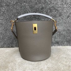 Celine TEEN BUCKET 16   Size  16x18x16cm    Model:  197573 2025 new 
