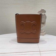 Celine Cuir Triomphe    Size: 30x22x13cm   Model: 198243 2025 new 