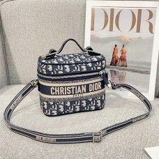Dior   Size: 18.5 x 13 x 10.5 2025 new 