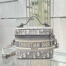 Dior   Size: 18.5 x 13 x 10.5 2025 new 