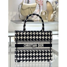 Dior book tote   Size: 26.5 x 21 x 14 2025 new 