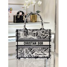 Dior book tote   Size: 26.5 x 21 x 14 2025 new 