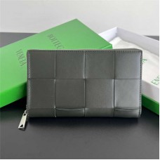 Bottega Venate wallet  new 