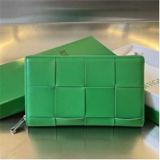 Bottega Venate wallet  new 