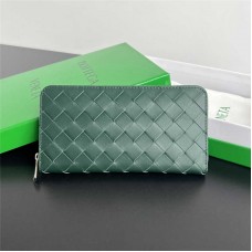 Bottega Venate wallet  new 