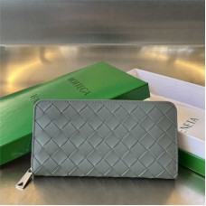 Bottega Venate wallet  new 