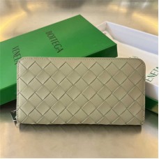 Bottega Venate wallet  new 