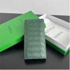 Bottega Venate wallet  new 