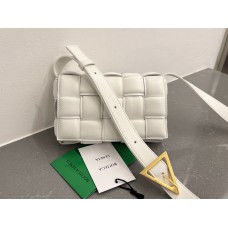 BV  Cassette 19 Medium White 19x12x5cm Full Leather