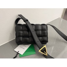 BV  Cassette 19 Medium Black 19x12x5cm Full Leather