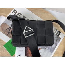 BV  Cassette 25 Medium New Black 25x15x5cm Full Leather