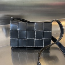 BV  Cassette 23 Medium Black Contrast Stitching 23x15x5cm Full Leather