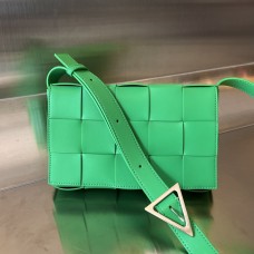 BV  Cassette 23 Medium Green 23x15x5cm Full Leather