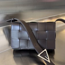 BV  Cassette 23 Medium Black 23x15x5cm Full Leather
