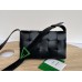 BV  Cassette 23 Medium Black Green Clasp 23x15x5cm Full Leather