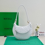 BV  Gemelli lambskin 24.5x19x7cm
