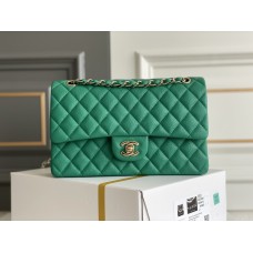 Chanel Classic Flap bag Medium 25 Green with champagne gold hardware, Caviar leather, Hass Factory leather, seamless.