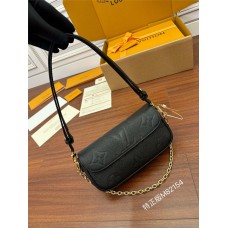 Louis Vuitton M82154 Black Wallet on Chain Ivy Handbag: Size - 23.5x12.0x4.3cm