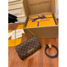 Louis Vuitton M41276 Favorite Monogram Chain Bag: Size - 22x13x4cm