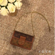 Louis Vuitton M68746 DAUPHINE Chain Bag Monogram and Monogram Reverse Two-tone Canvas LV Circle Hook, Size: 18.5x12x5cm